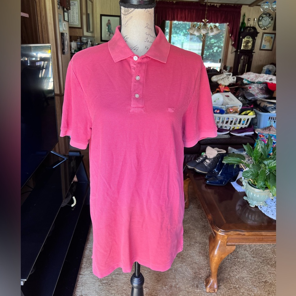 Men’s Vineyard Vines pink polo short sleeve shirt.